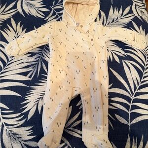 Carter's Cream and green Patterned Footie 6m
